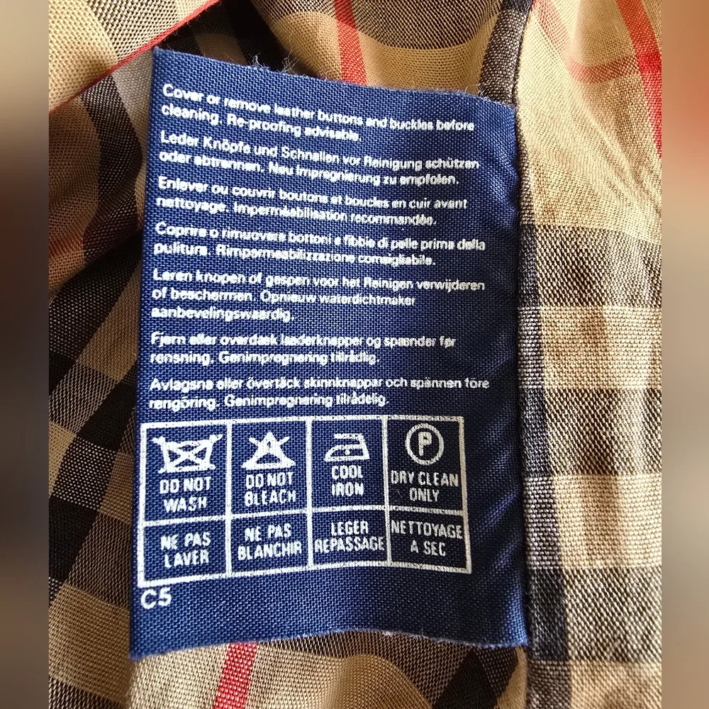 Burberry Beige Trench Coat with Classic Check Lining - Picture 9 of 17